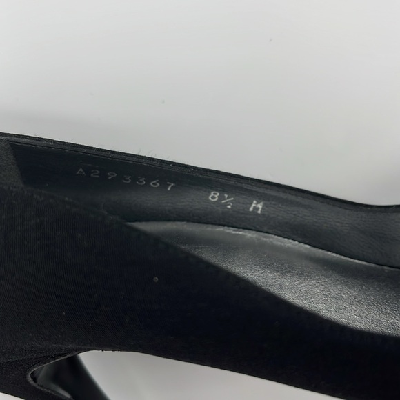 Stuart Weitzman Black Satin Closed Toe Heels 4" Size 8 1/2 Medium - Picture 10 of 14